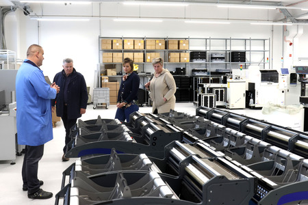 AED NOVA LOKACIJA IN OGLED PROIZVODNJE V PCB ON TIME PODSKRAJNIK 23 FOTO LJUBO VUKELIČ